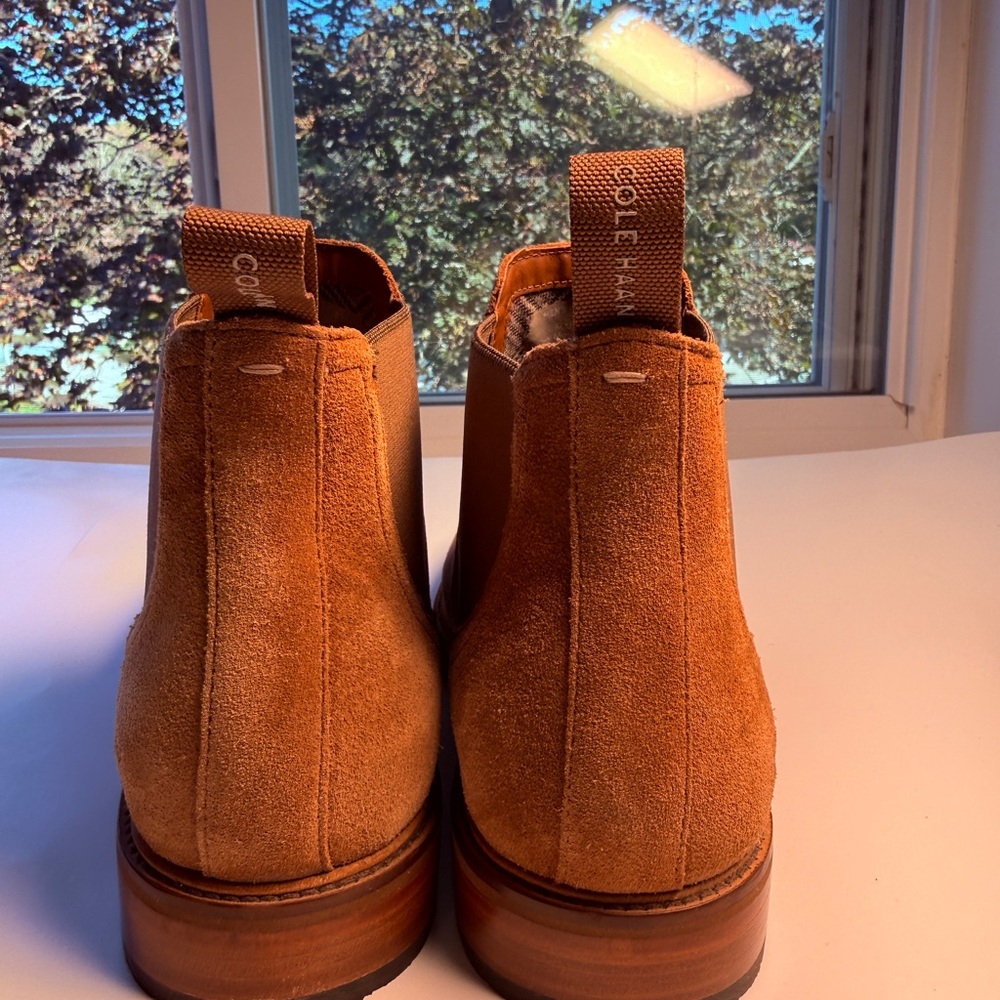 COLE HAAN MENS TAN SUEDE BERKSHIRE LUG CHELSEA BOOTS SIZE 8 MEDIUM - Picture 4 of 16
